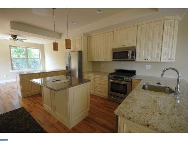 242 Krams Ave, Philadelphia, PA 19128