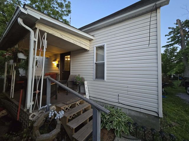 505 S  Hancock St, Mc Leansboro, IL 62859