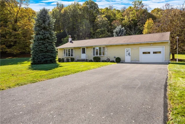 4421 Whedon Rd, Camillus, NY 13031