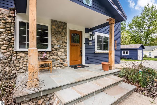 10190 S  East Torch Lake Dr, Alden, MI 49612