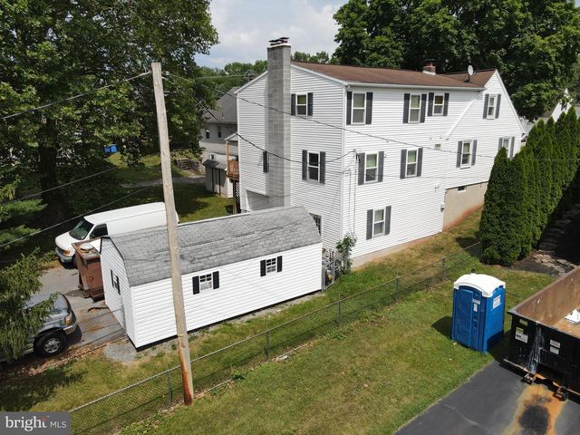 34 S  6th St, Mount Wolf, PA 17347