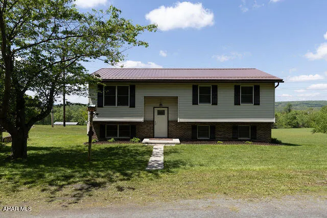 148 Pointer St, Mineral Point, PA 15942