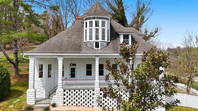 243 Mason Pl, Abingdon, VA 24210