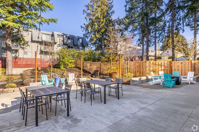 11501 15th Ave  NE #428, Seattle, WA 98125