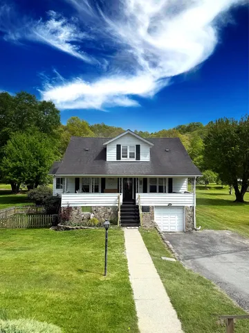 518 Coal River Rd, Glen Daniel, WV 25844