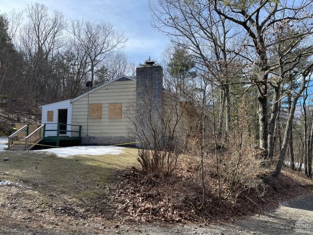 273 Pollys Rock Rd, Round Top, NY 12473