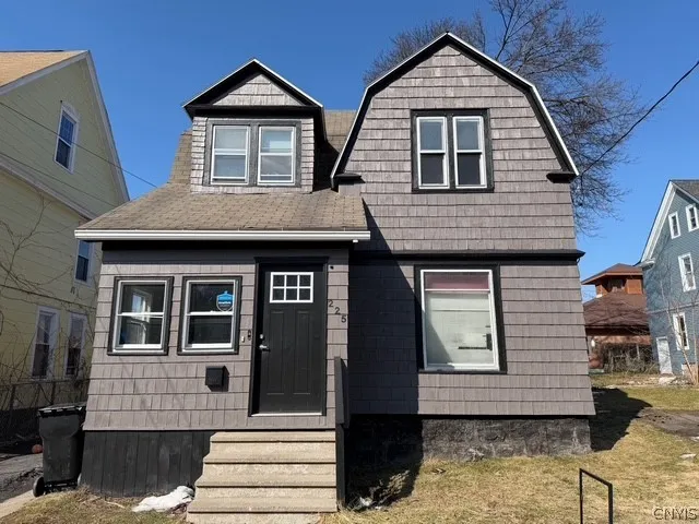 225 E  Colvin St, Syracuse, NY 13205