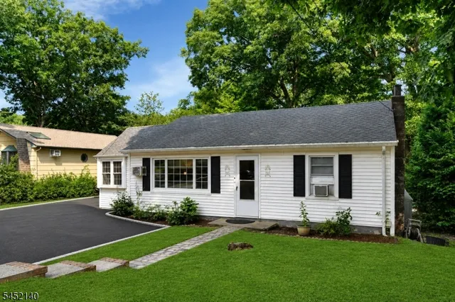 9 David Rd, Stanhope, NJ 07874