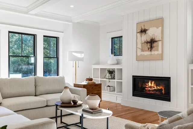 2 Lily Ln, Wenham, MA 01984