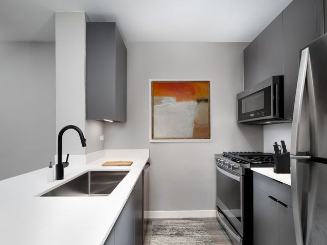 250 W  50th St   #5b4a9ef60, New York, NY 10019