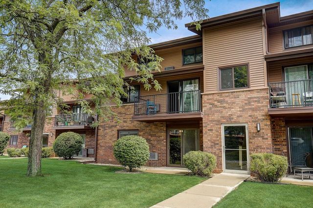 8540 West Waterford AVENUE UNIT 3, Greenfield, WI 53228
