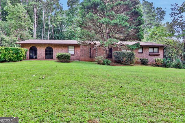 5428 Smoke Rise Dr, Stone Mountain, GA 30087