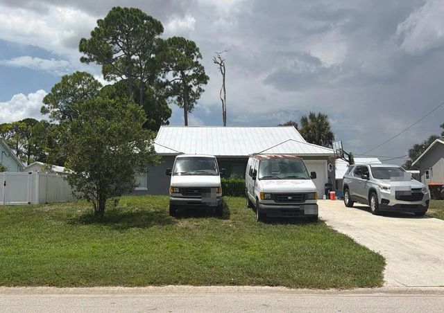 1745 6th Ave SW, Vero Beach, FL 32962