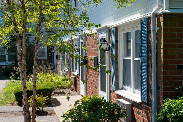 390 Blue Ledge Dr #103702, Roslindale, MA 02131