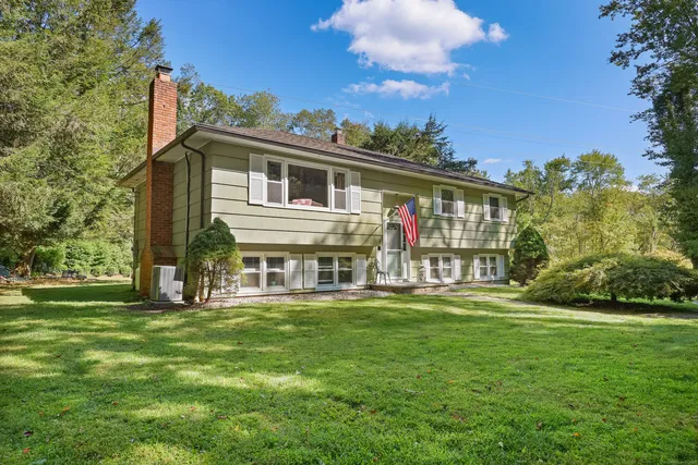 12 Upper Parish Drive, Weston, CT 06883