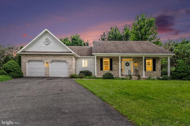 5 Baird Ct, Carlisle, PA 17013