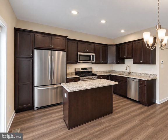6 Little Pond Dr, Laurel Springs, NJ 08021