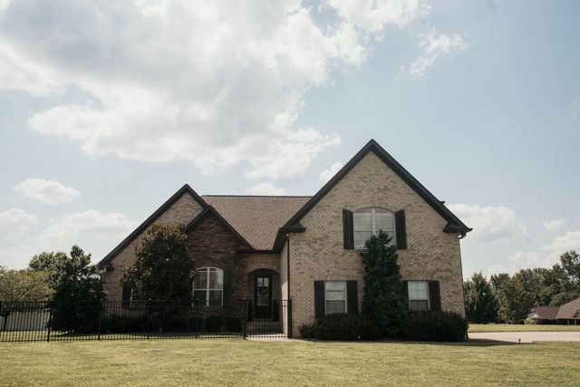 204 Allen Dr, Greenbrier, TN 37073