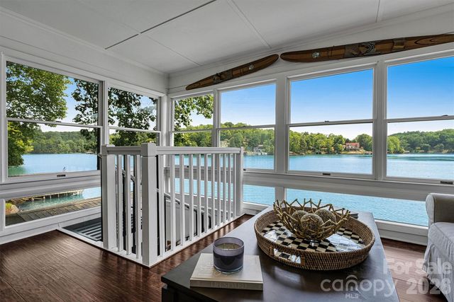 462 Charlotte Dr, Lake Lure, NC 28746