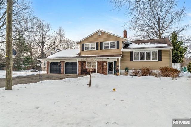 490 Albert Pl, New Milford, NJ 07646