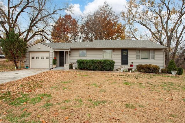 6811 Blue Pkwy, Kansas City, MO 64129