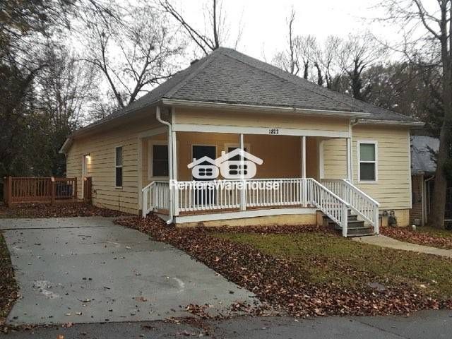 1822 Center Ave, East Pt, GA 30344