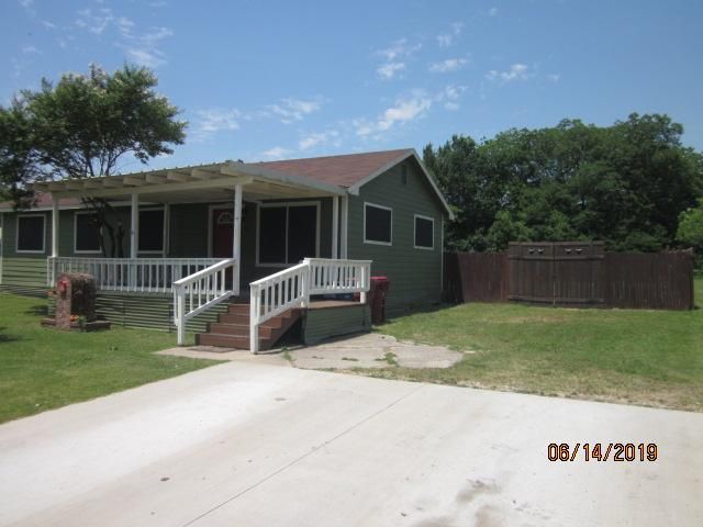 605 Jackson St, Farmersville, TX 75442