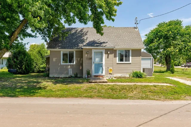 325 E  Center St, Truro, IA 50257