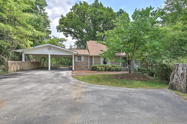 111 Skyline Dr, Bristol, TN 37620