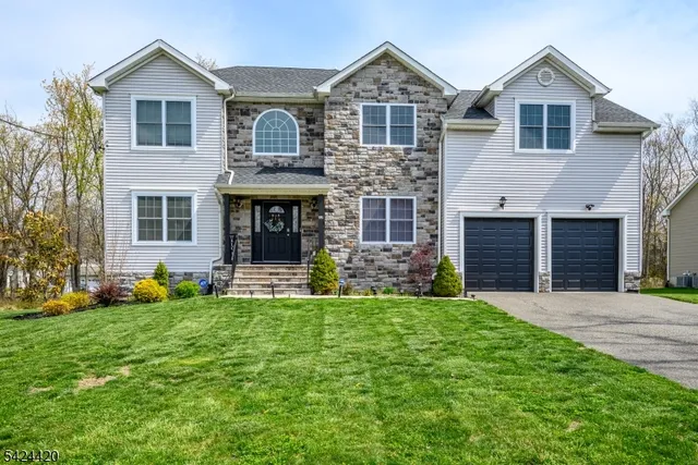 32 Pleasant Plains Rd, Franklin Park, NJ 08823