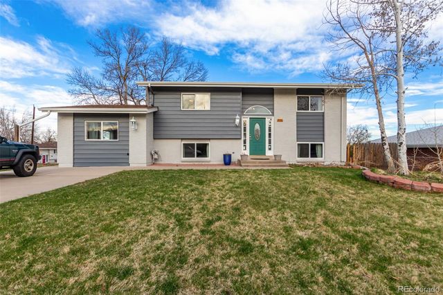 950 S Briarwood, Lakewood, CO 80226