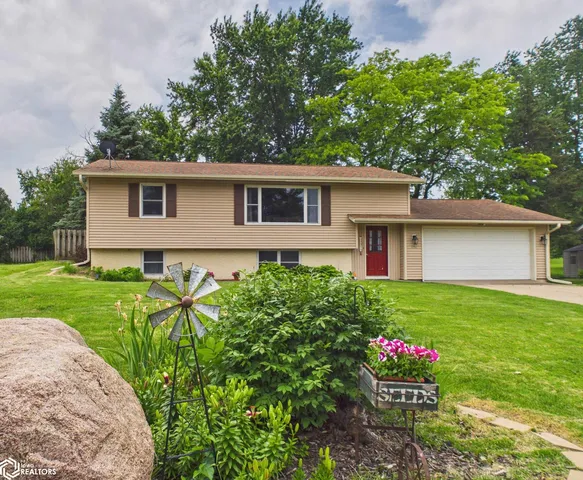 1151 Clearview Dr, Oskaloosa, IA 52577