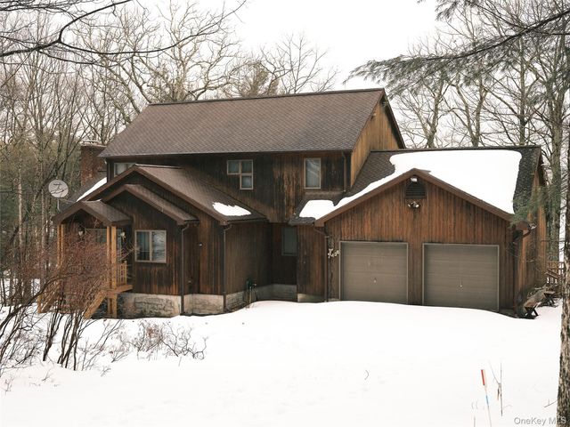 136 Browning Blvd, Barryville, NY 12719