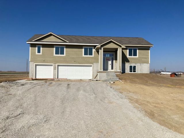 19776 Mayfield Cir, Pacific Junction, IA 51561