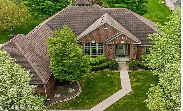 14116 Hibiscus Dr, Shelby Township, MI 48315