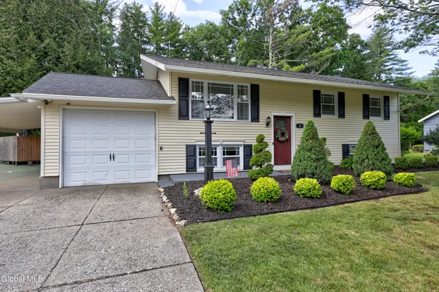 21 Quevic Drive, Saratoga Springs, NY 12866