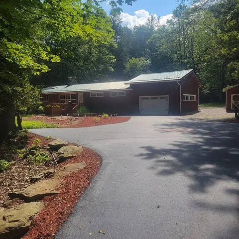 225 S  Peninsula Dr, Central City, PA 15926