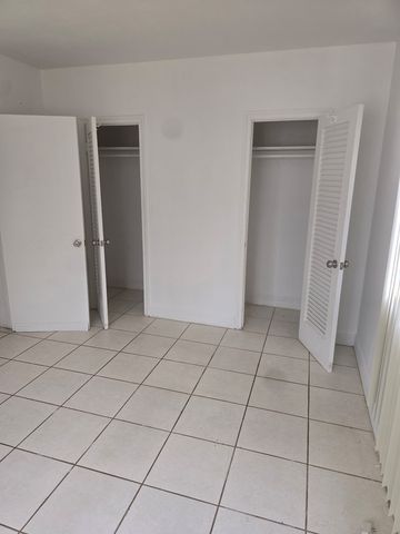 240 85th St #6, Miami Beach, FL 33141