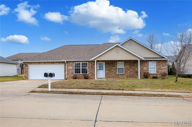 1686 Columbia Dr, Jackson, MO 63755