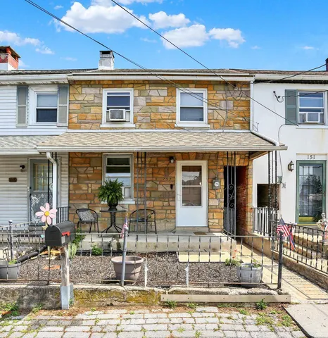 153 Spring Garden St, Leesport, PA 19533