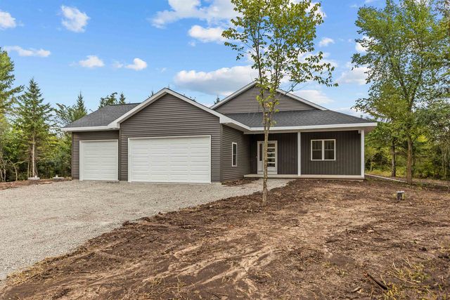 2858 Nekimi Ave, Oshkosh, WI 54902