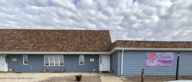 202 2nd St W, Reeder, ND 58649