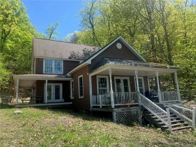 628 Holzwarth Ln, Skaneateles, NY 13152
