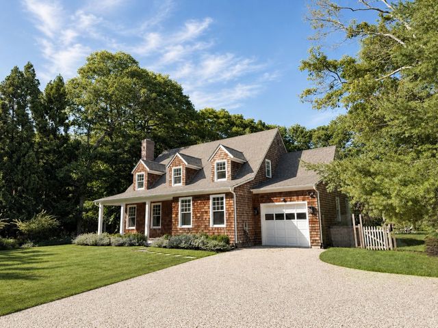 41 Manor Ln N, East Hampton, NY 11937