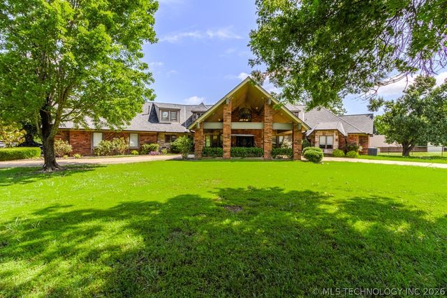 2200 W  Blue Starr Dr, Claremore, OK 74017