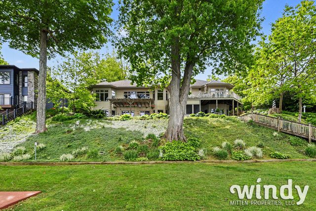 7897 Lakewood Dr, Coloma, MI 49038