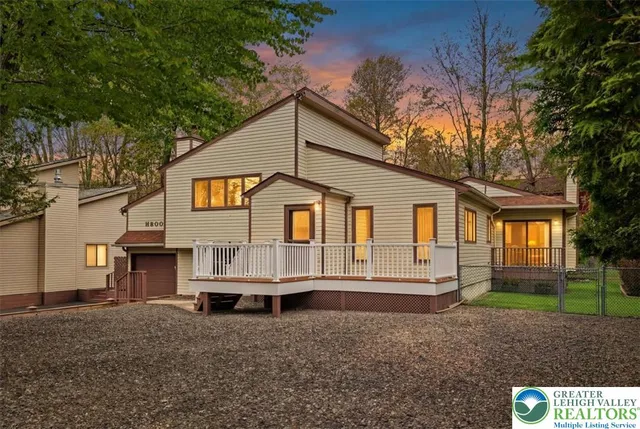 8495 Bumble Bee Way, Tobyhanna, PA 18466