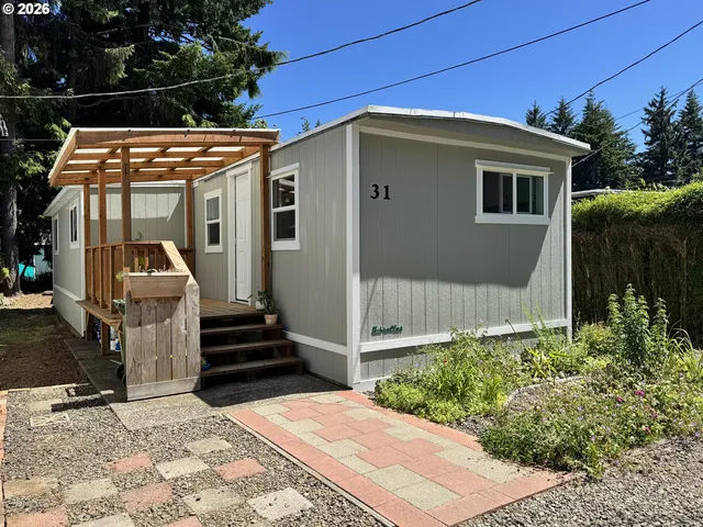 5170 Grand Ave #31, Florence, OR 97439