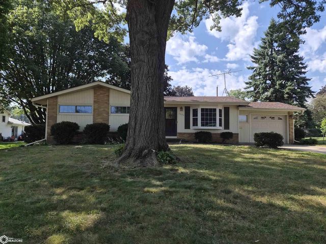 2205 N  3rd Ave E, Newton, IA 50208