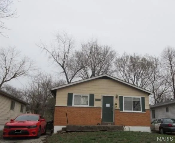 10424 Count Dr, Saint Louis, MO 63136